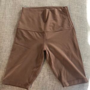 Lululemon Super Highrise 10” size 8